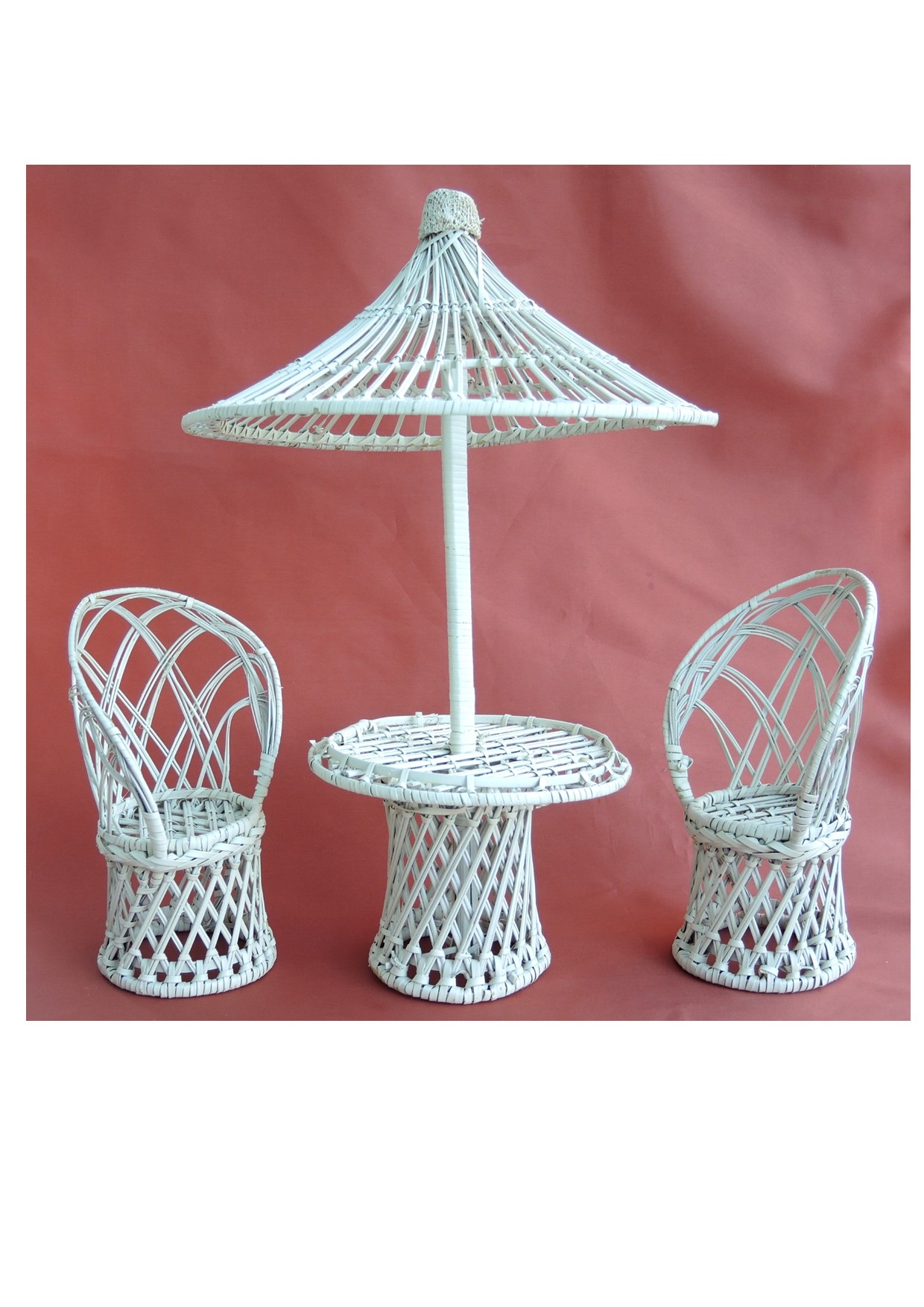 MEUBLES DE JARDIN EN ROTIN A L'ECHELLE BARBIE